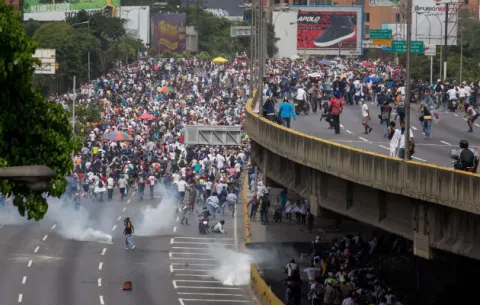 Muerte de joven eleva a 52 la cifra de muertos en protestas en Venezuela