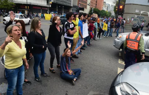 Oposición venezolana de nuevo a las calles contra Constituyente de Maduro