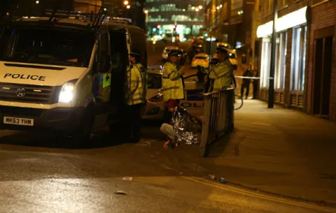 La policía continúa reuniendo información sobre la explosión en Manchester