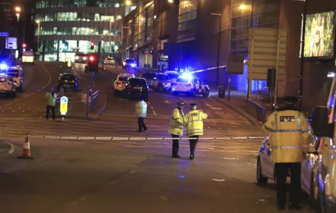 El servicio de ambulancias eleva a 59 los heridos en hospitales de Manchester