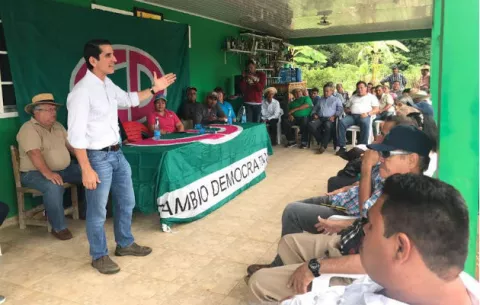 Líder opositor se reúne con productores en Las Minas