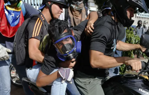 Otro muerto en protestas en Venezuela, octavo en una semana 