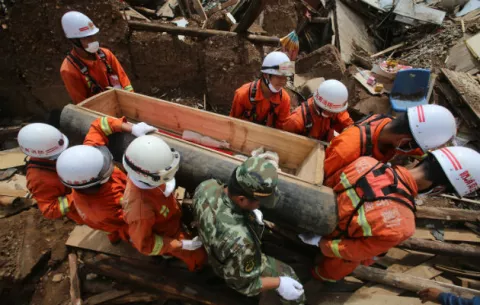 Ocho muertos y 23 heridos por terremoto de 5,5 grados en China