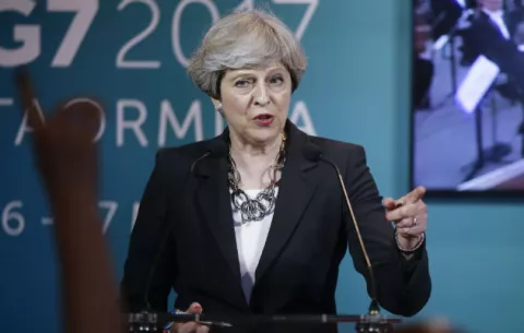 Atentado en Manchester cambia tono de la campaña política 
