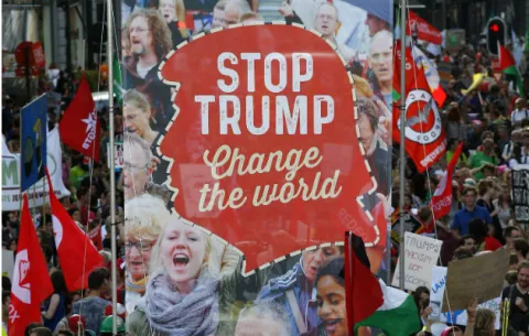 Trump llega a Bruselas en medio de protestas en su contra 