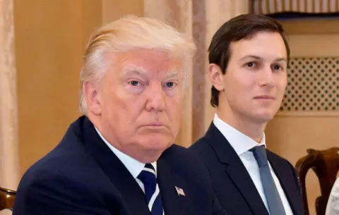 Donald Trump considera reestructurar su equipo 