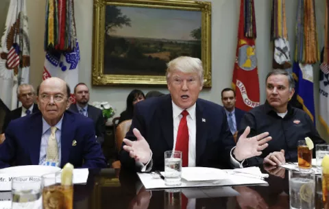 Trump asegura que los senadores republicanos apoyarán su plan de salud