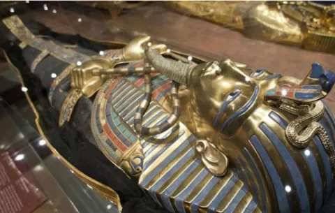 Egipto se interesa por los restos orgánicos de la tumba de Tutankamón