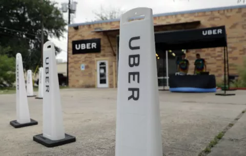 Adolescente mata a cuchilladas a conductor de Uber 