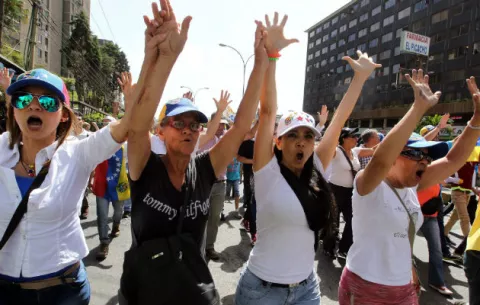 Pedidos de refugio de venezolanos en Brasil hasta abril igualan a los de 2016