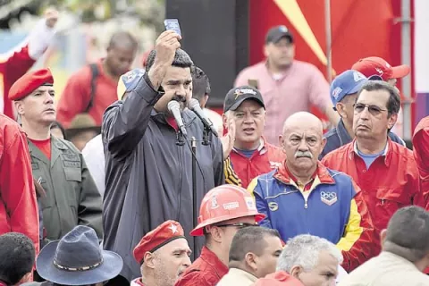 Nicolás Maduro convoca a 'asamblea ciudadana' para  nueva Constitución
