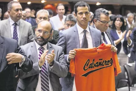 Maduro emite decreto que restringe garantías