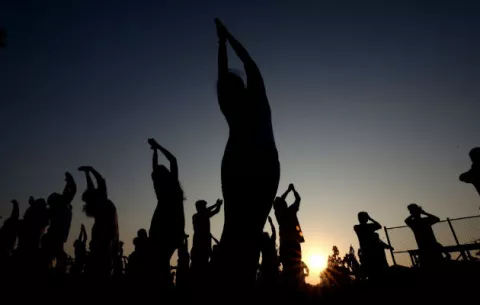 Tailandia investiga los peligros del yoga cervecero  