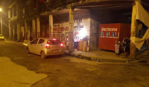 Policías se  pelean a una mujer en Colón  