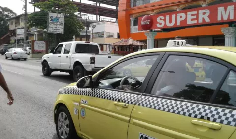 Concesionarias  exigen operativos contra taxis con placas clonadas