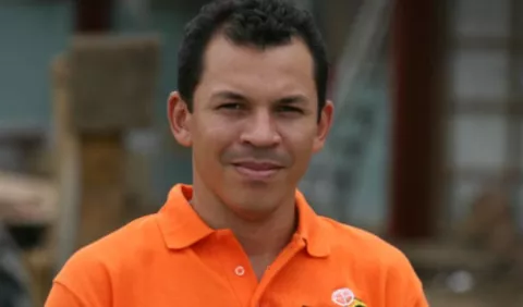 ¡Ayúdenlo!