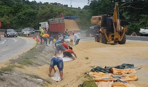 Articulado con arroz se vuelca en Cerro Campana