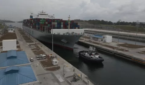 Alianzas de   navieras  afectarían la   cantidad de  tránsito por el Canal 