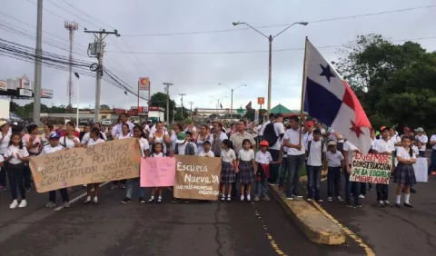 Exigen al Gobierno que cumpla su promesa de construir  nuevo colegio