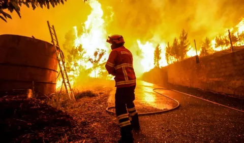 Fuego deja 62 muertos