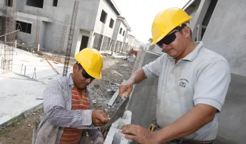 Decrece la   inversión  en la industria de la construcción
