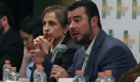 Piden destituciones por espionaje