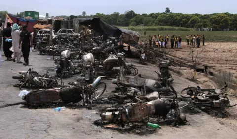 Explosión de cisterna deja 140 muertos