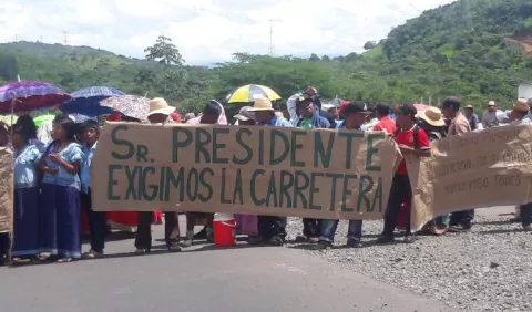 Exigen vías y la presencia  del presidente 