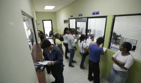 Panameños renuncian para irse a la informalidad