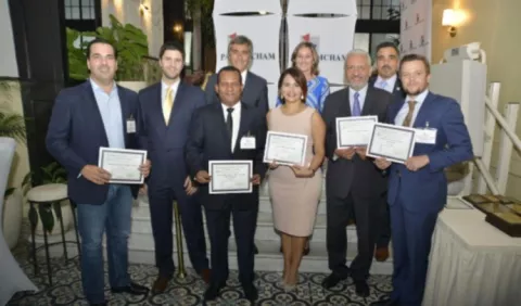 Cóctel de reconocimiento y 'networking' de AmCham