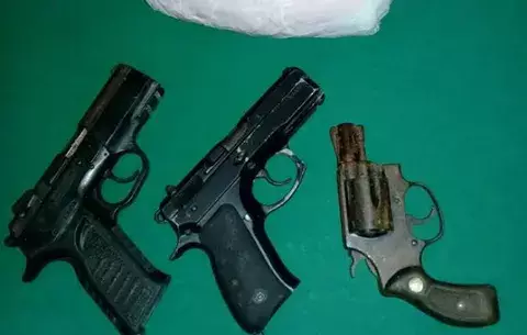 Detienen a cuatro sujetos con armas y droga en Las Tablas