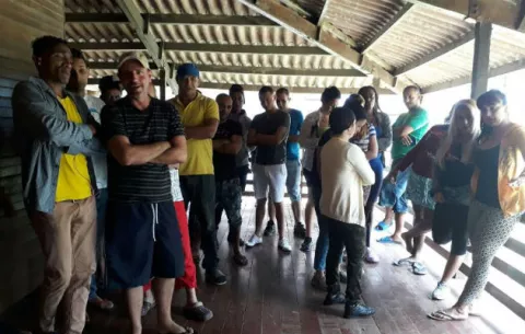 Gobernador niega que albergue de cubanos esté en malas condiciones