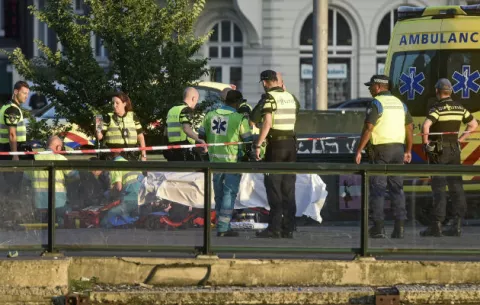 Auto atropella a ocho personas en la estación de Ámsterdam