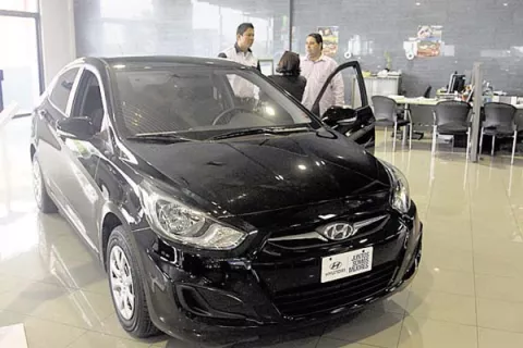 Sube comisión de manejo para préstamos de auto al 3% 