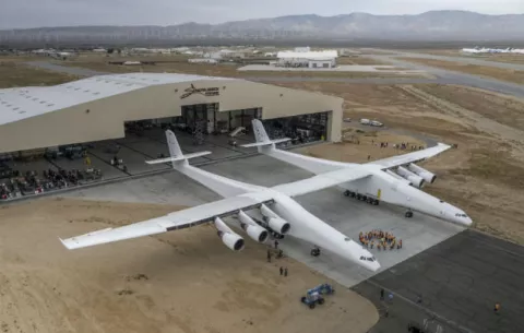 Conoce a Stratolaunch, el avión más grande del mundo 
