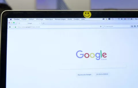 UE multa a Google por abusar de su dominio en el mercado