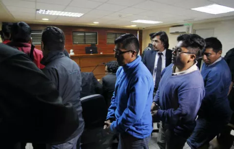 Retornan a Bolivia nueve funcionarios detenidos en Chile desde marzo