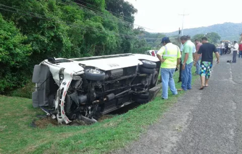 Accidente de bus deja 19 heridos en Campana