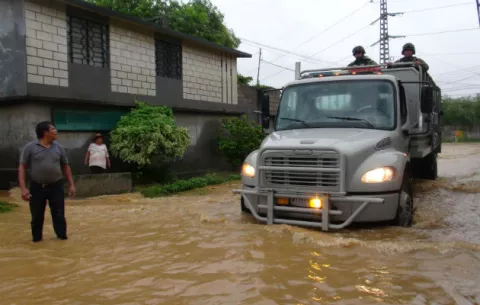 Calvin se degrada a depresión y causa fuertes lluvias en el sur de México