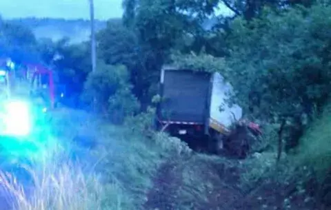 Accidente de camión vía a playa Venao, deja dos heridos