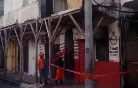 Joven cae de un primer alto de inmueble en Colón