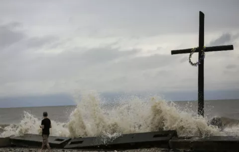 La depresión Cindy continúa arrojando intensas lluvias en valle del Misisipi