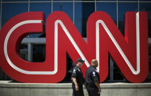 Tres periodistas de CNN dimiten tras retractarse de una historia sobre Rusia