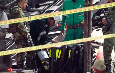 Sube a once el número de muertos por explosión en minas de carbón colombianas