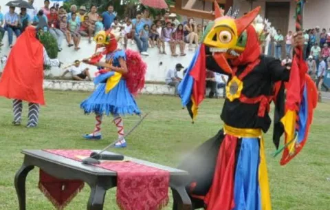 Pariteños celebran Cuarteada del Sol 