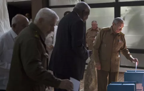 Cuba convoca para octubre las elecciones previas al relevo presidencial