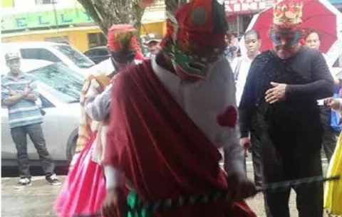 Coloneneses celebran con bailes el Corpus Christi 