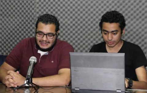 Jóvenes egipcios luchan por enseñar el español a través del doblaje