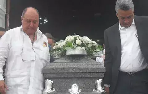 Despiden a Roberto “Papi” Brandao tocando acordeón