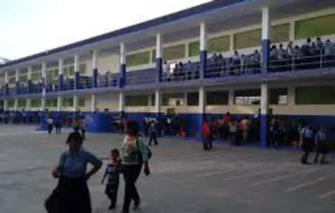 Colegio Félix Olivares en segundo día de paro indefinido